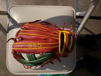 Left hand throw baseball glove