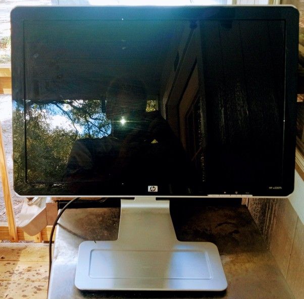 HP w2207h 22" LCD Monitor