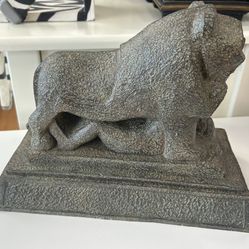 Lion of Babylon Statue
