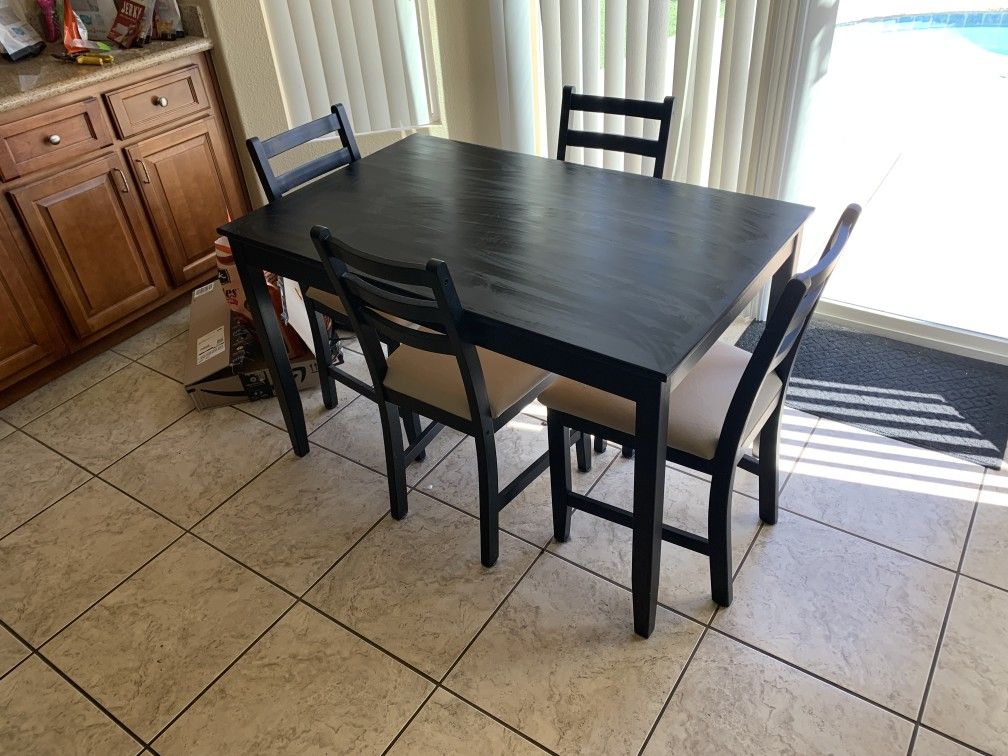 Kitchen Table & 4 Chairs for Sale in Las Vegas, NV - OfferUp