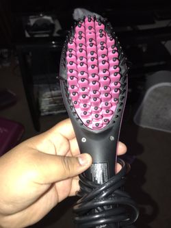 Brush straightener