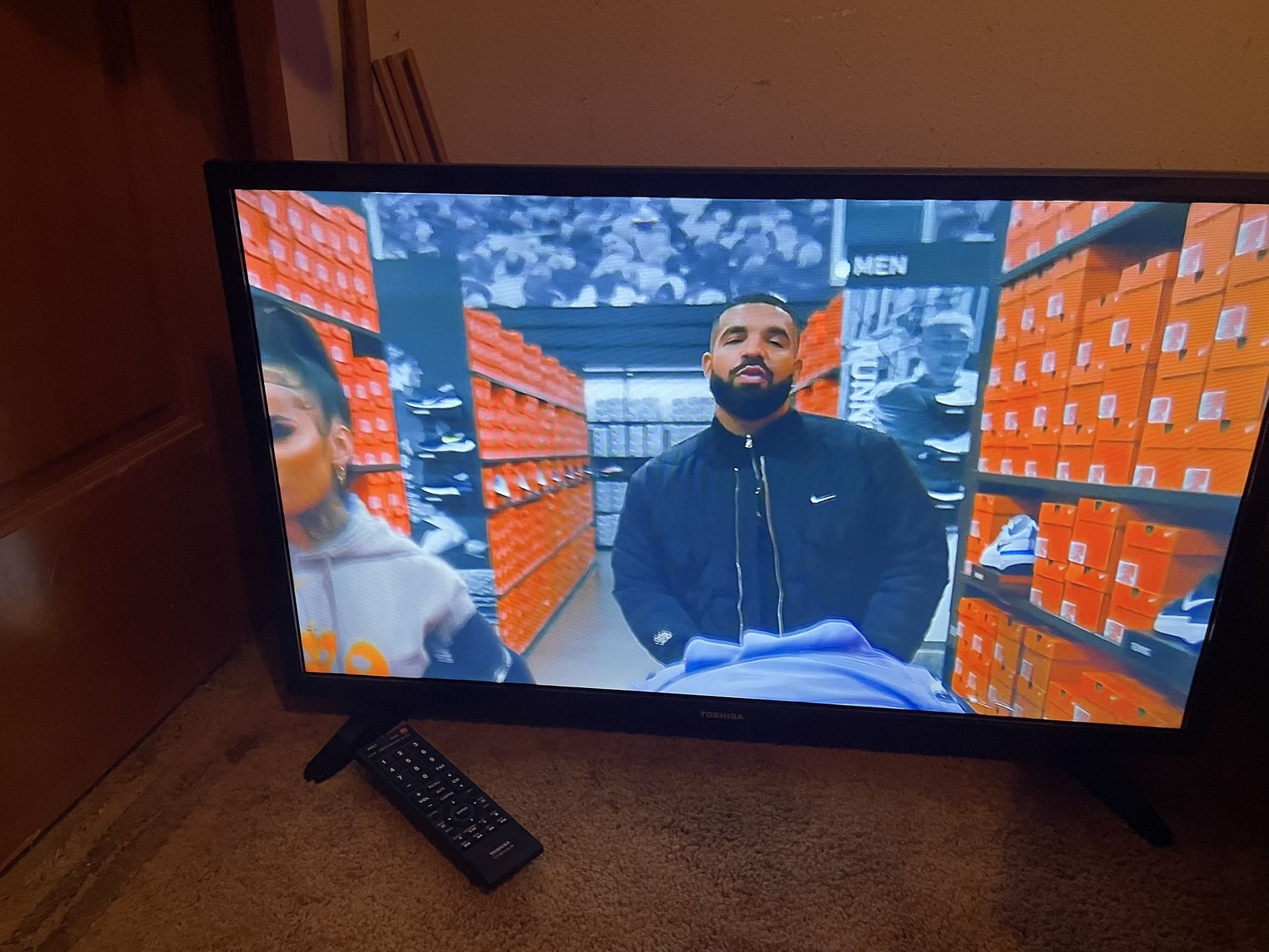 32 Inch Toshiba LCD HDTV