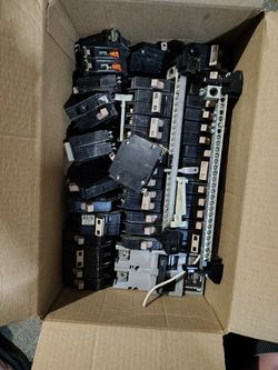 Box of CH type cutler hammer breakers