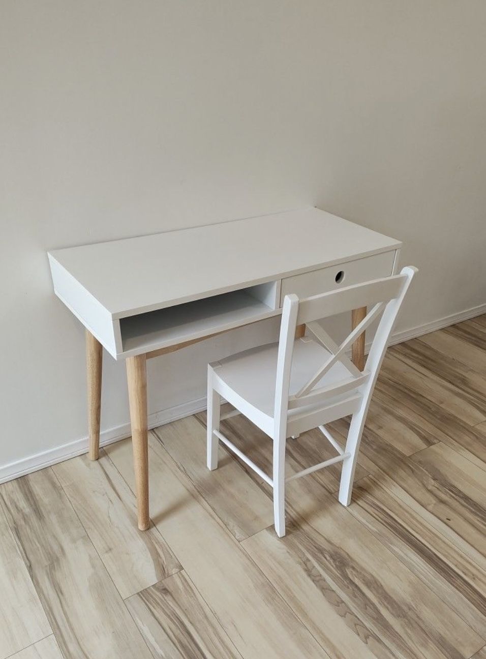 Girls white desk