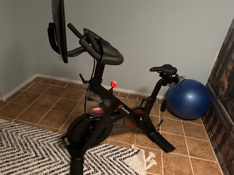 Peloton Bike Gen 2 - like new condition