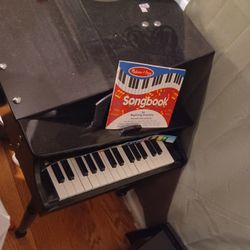 Melissa & Doug piano