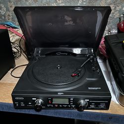 Jensen JTA-460 3-Speed Stereo Turntable With MP3 Encoding System And Digital Recorder 