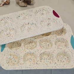 2 TRUDEAU SILICONE Muffin/Donut Pans - LIKE NEW