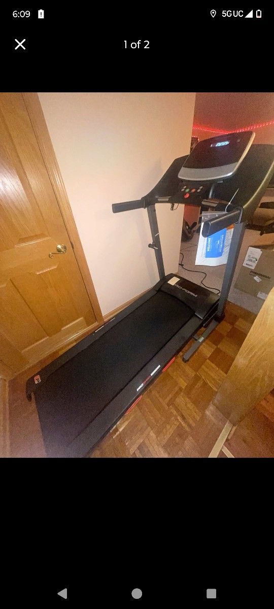 PROFORM 425 FIT TREADMILL
( LIKE NEW & DELIVERY AVAILABLE TODAY)