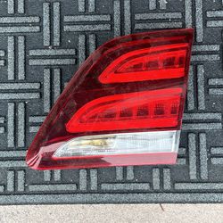2016-2018 GLE350 MERCEDES BENZ GLE RIGHT TAIL LIGHT OEM