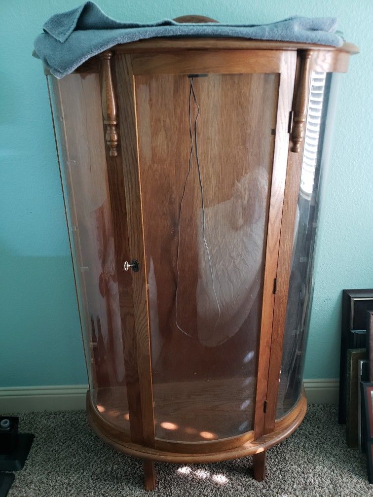 Beautiful 3 glass shelf cabinet with key