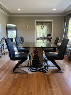 Zuri Modern Dining Room Set (1 Dining Table, 6 Chairs)