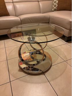 Accent coffee table