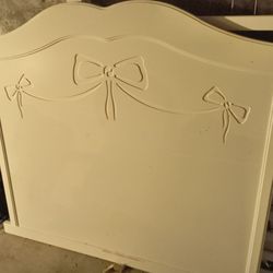 Beautiful White Convertible Crib 