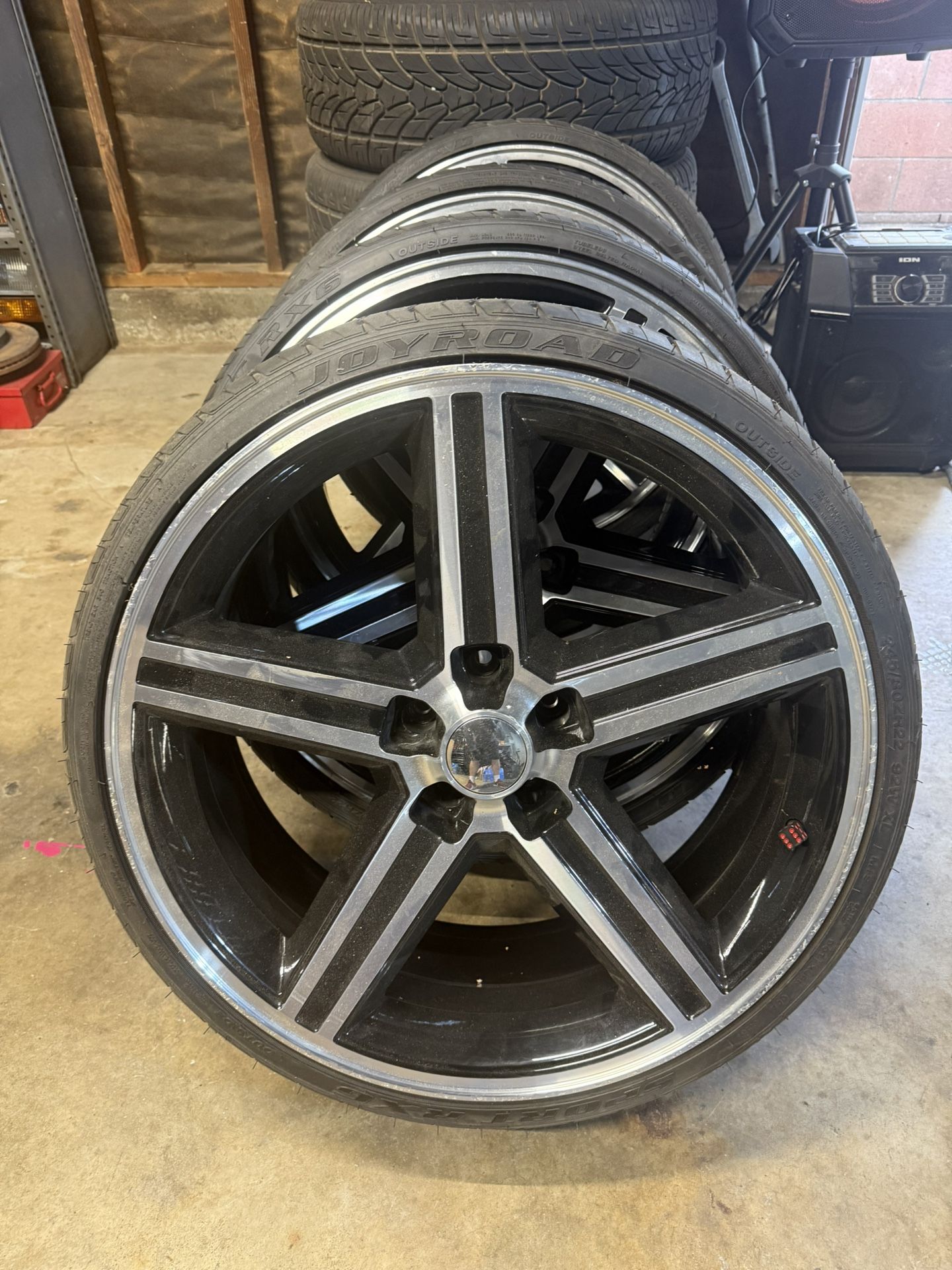 22 Inch Irocs 245 30 22