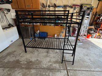 Twin bunk beds