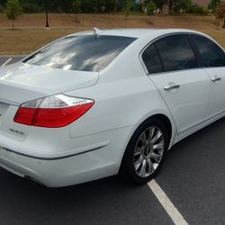 !!! MUST SEE HYUNDAI GENESIS 09. 200K !!!