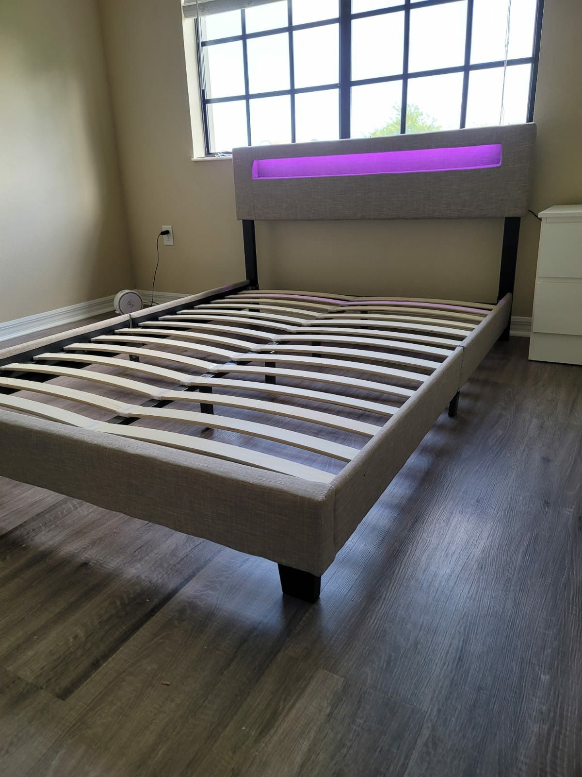 NEW IN BOX FULL UPHOLSTERED BED FRAME PLATFORM 😊 MATTRESS SOLD SEPARATELY