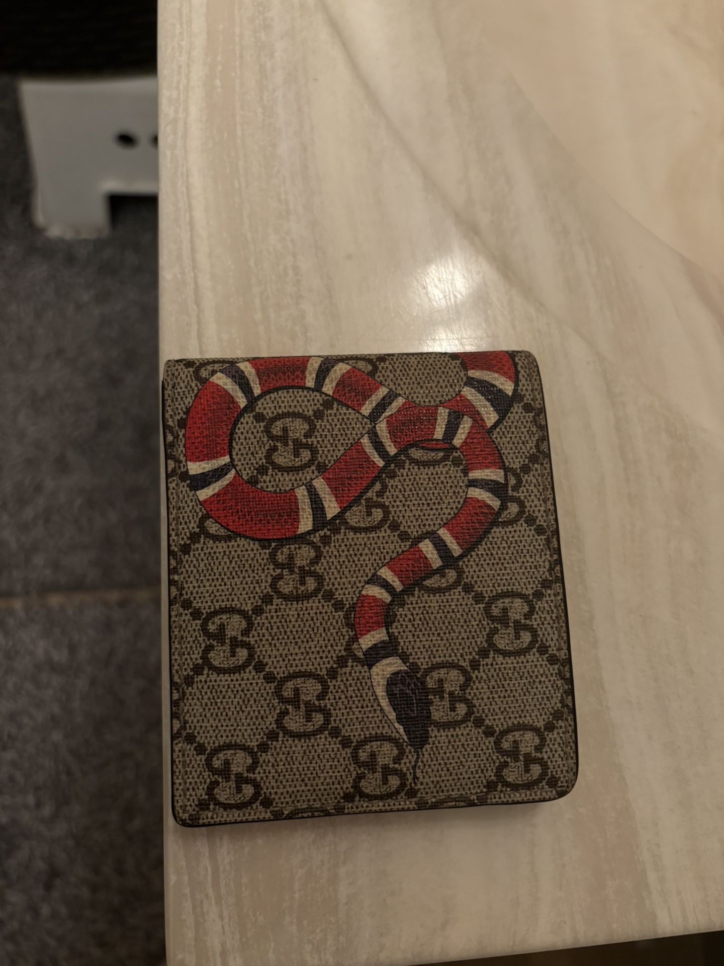 Gucci Bifold Wallet GG Supreme Kingsnake (8 Card Slot) Beige