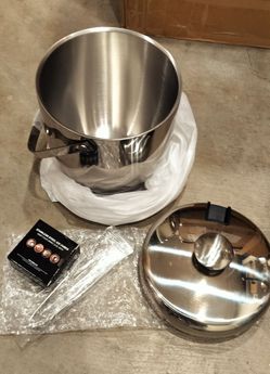 Stainless steel ice basket with lid ,ice tongue and 4 stainless steel ice cubes/
See discription 👍