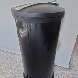 TALL TRASH CAN 