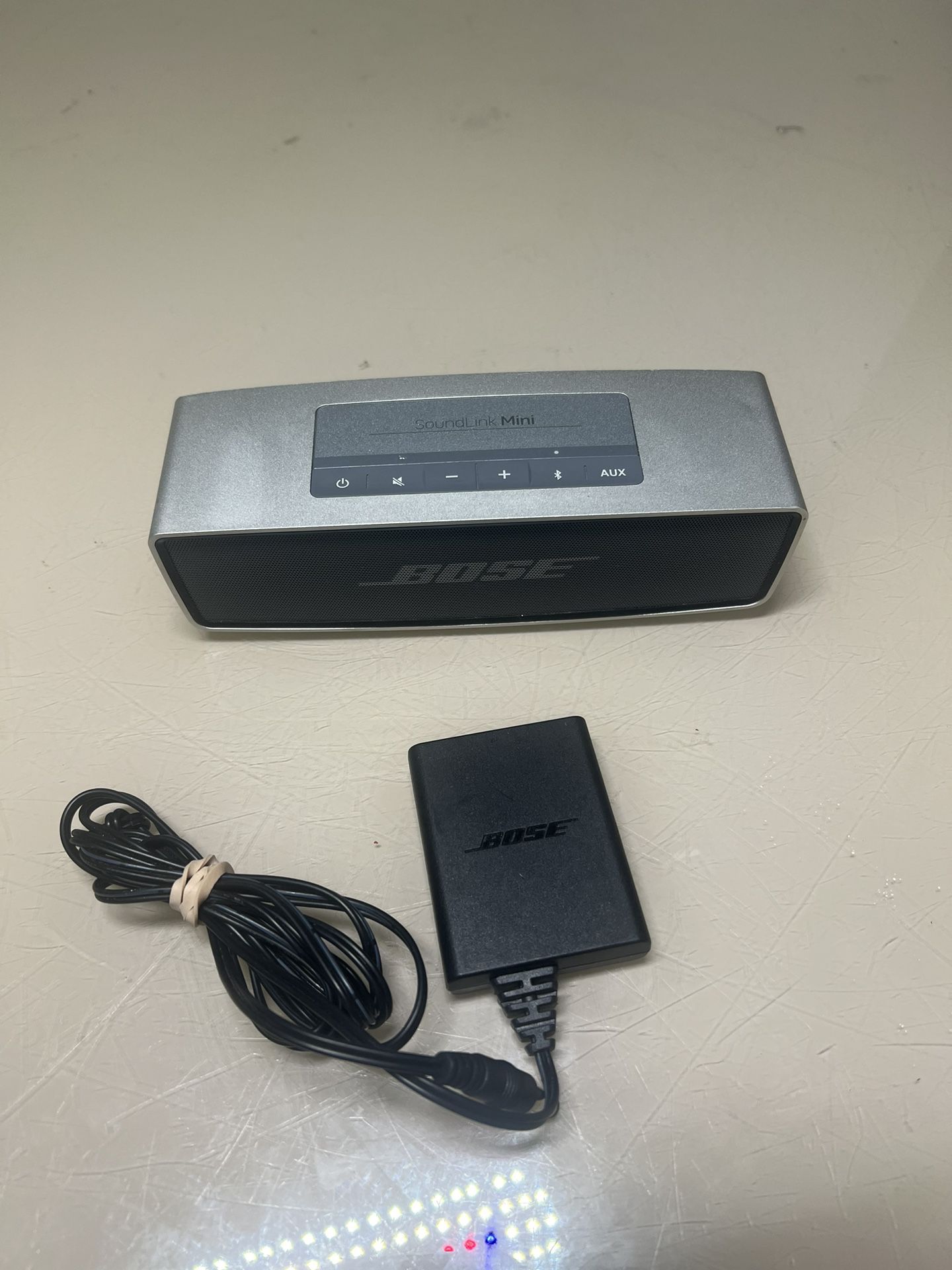 BOSE SOUNDLINK MINI 1 BLUETOOTH SPEAKER  With Power Cord clean. Used good condition with minor cosmetic blemishes. The unit is in excellent condition 