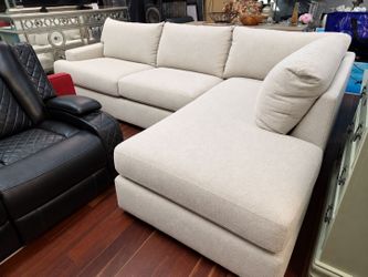 RTG Briar Street 2 Pc Right Arm Chaise Sectional