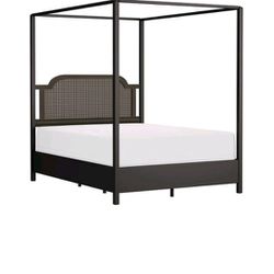 Queen size Canopy Bed 