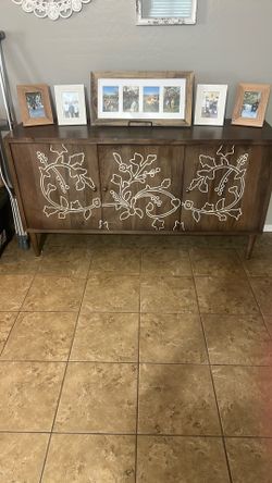 Entry hutch