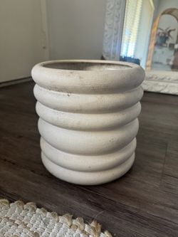 Ceramic Ivory Pot