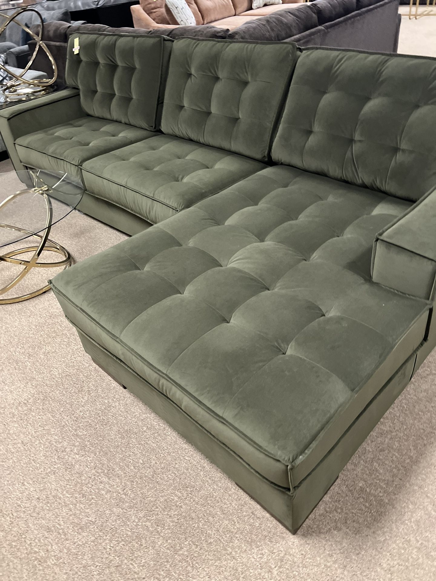 Stylish Cozy Chaise Sectional!