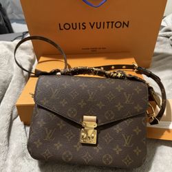 Louis Vuitton Pochette Métis 
