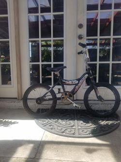 BOY'S BIKE
