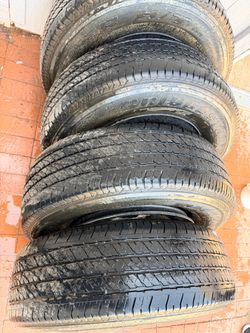 Bridgestone Dueler H/T P255/70R17 Tires on Chevrolet Wheels