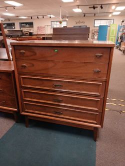 Mid-Century Walnut 5-Drawer Chest Dresser