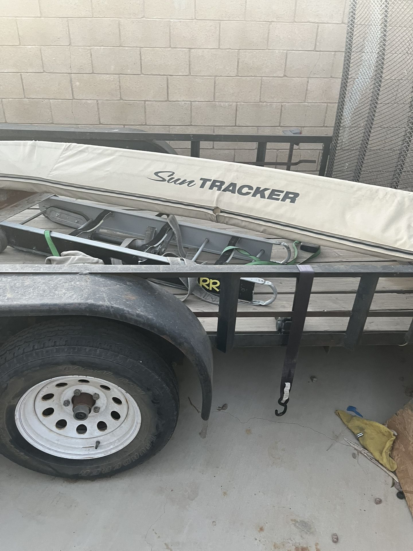 Sun Tracker, Pontoon Bimini Top