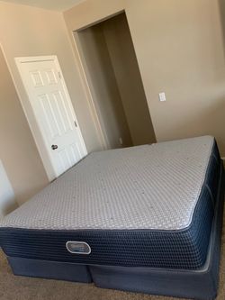 KING BEAUTYREST MATTRESS AND FREE BOX SPRINGS