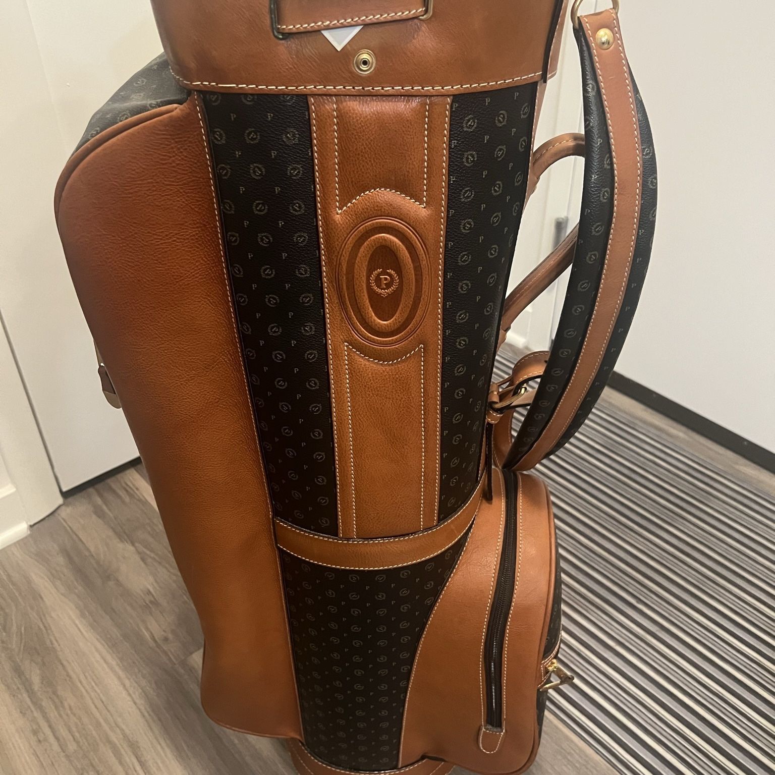 Pollini Leather Golf Bag for Sale in Pittsburgh, PA - OfferUp
