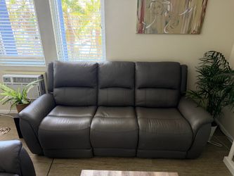 Jerome’s Power Reclining Sofa + Recliner Set w/ USB – Excellent Condition