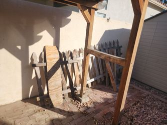 Free Fencing/Wood