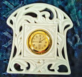 Signed vintage LENOX ART NOUVEAU styled porcelain quartz shelf clock