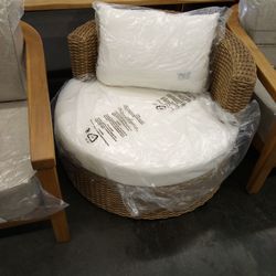 Montane Swivel Chair 