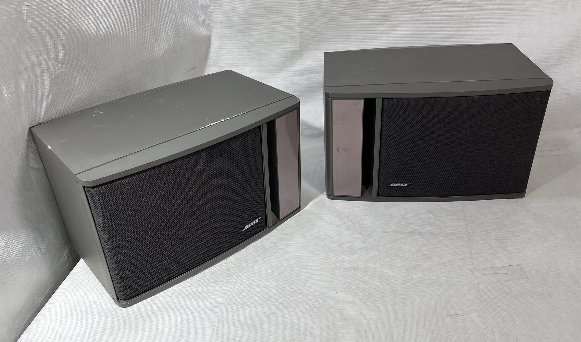 Pair 2x BOSE bookshelf speakers MODEL 141 rap Music bass stereo home Theater Movie Cinema Audio speakers FULL RANGE gray 10-80W 4-8 ohms Left Right Lo