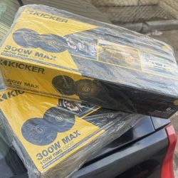 2 Kicker 300W Max 100W RMS CSC65  6.5” Speakers