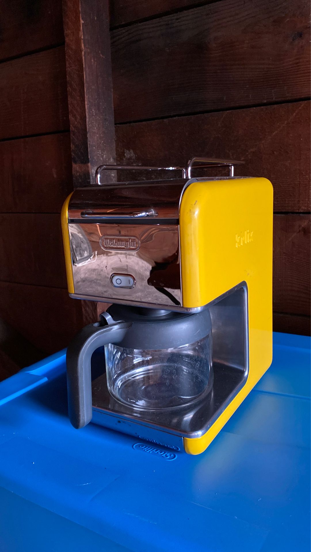Like New Yellow DeLonghi KMix 5-Cup Coffee Maker for Sale in Chicago, IL -  OfferUp