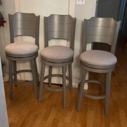 Wood Swivel. Barstools.