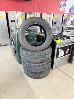 NEW TIRES ONLY 317 MILES ON THEM 275/60R20