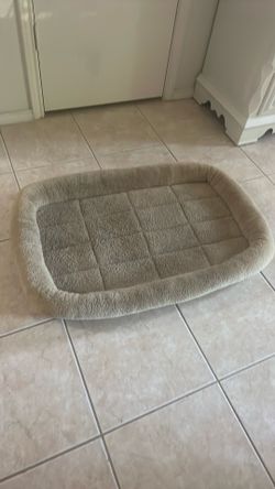 Long padded pet bed