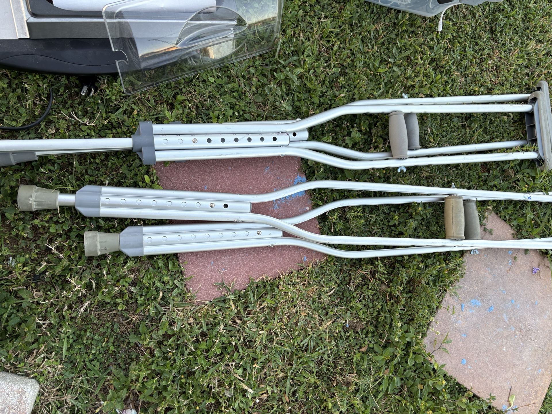 Crutches 2 Sets