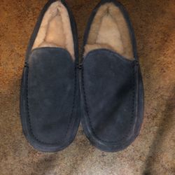 Selling Ugg Slippers 